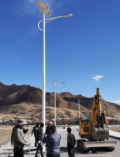 甘南碌曲10米南木林太阳能路灯项目